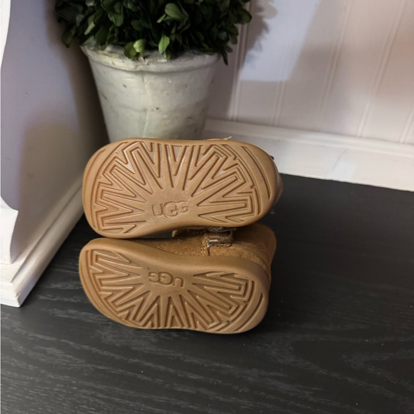 Ugg boots for toddler size 4-5c toddler preloved - Picture 7 of 11